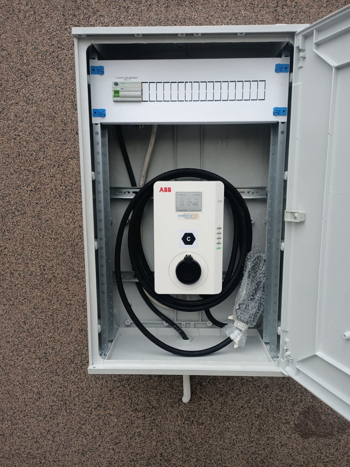 Realizacja stacji ładowania ABB Terra AC 22 kW – KRUS Białystok