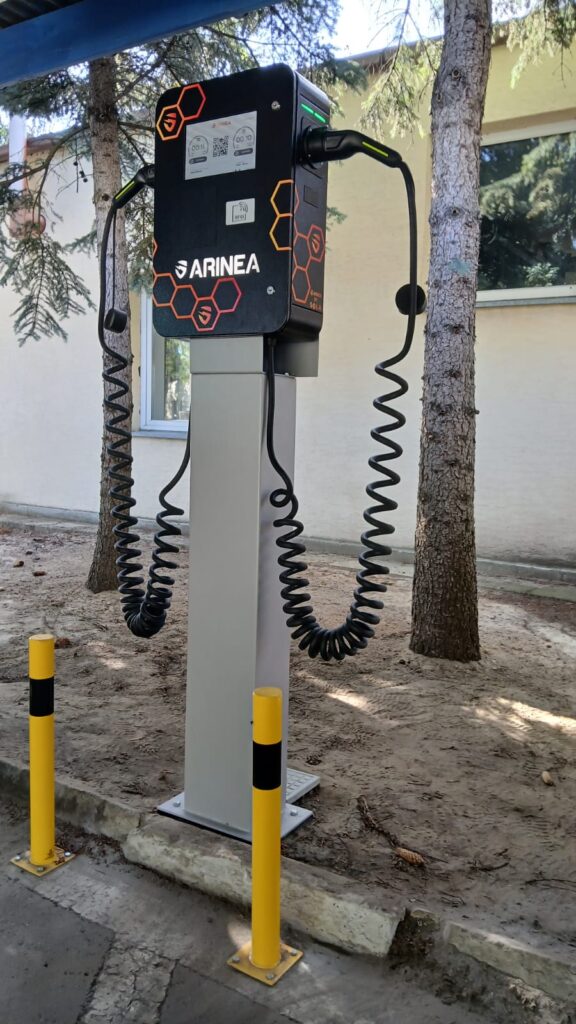 Arinea Arteva Mini — Dwustanowiskowa stacja ładowania AC 2x22 kW