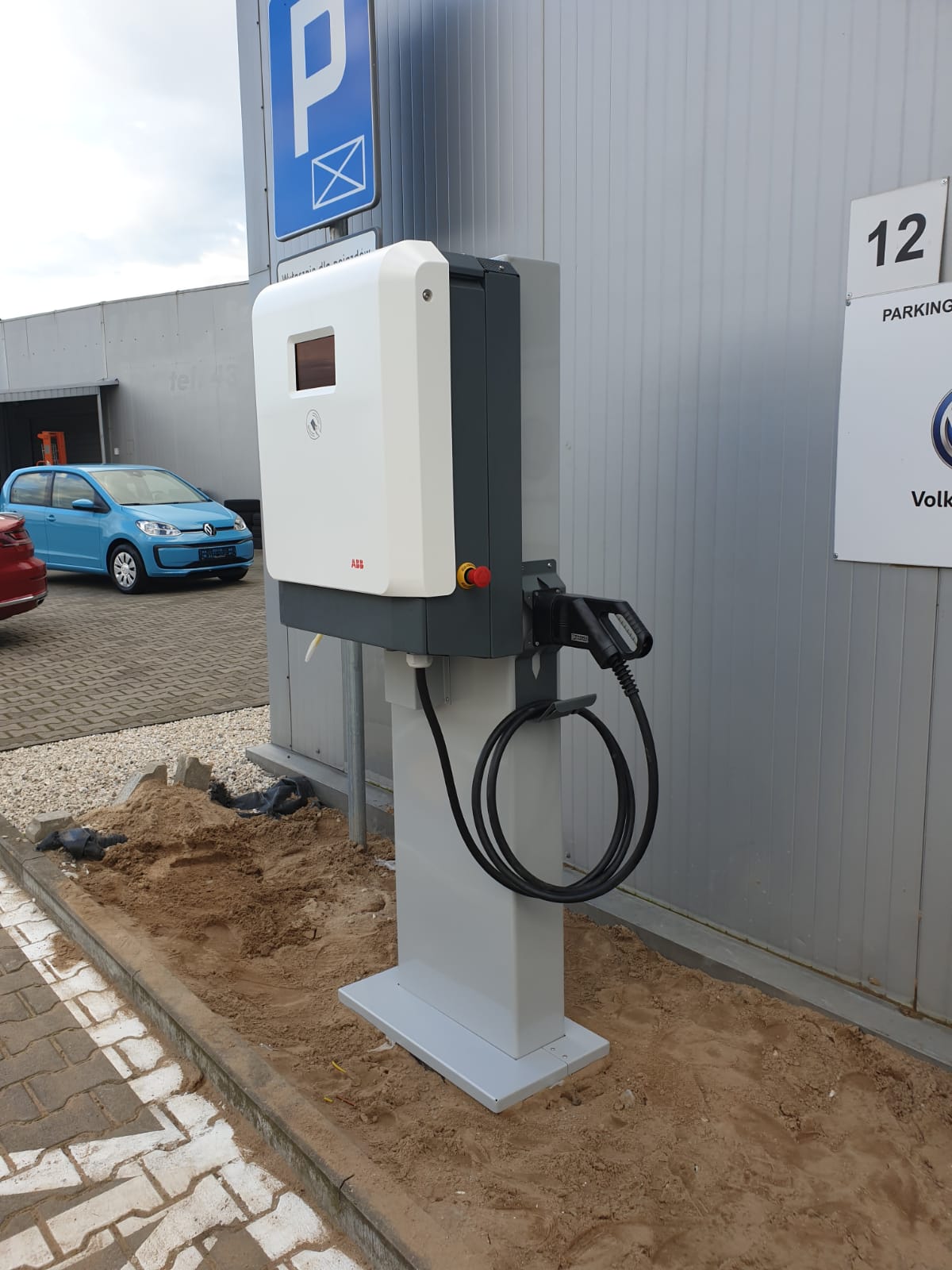 Podest ABB Wallbox DC – stacja ładowania EV | Arinea