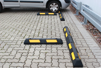 Odbojnica gumowa czarno żółta 90 cm z śr – widok z boku – stacja ładowania EV
