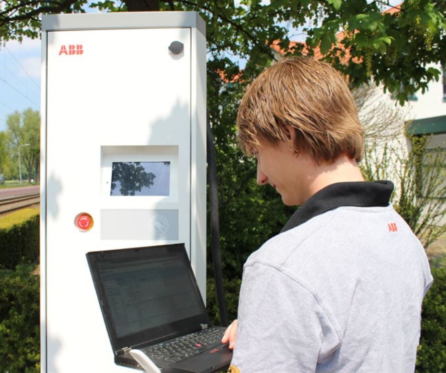 ABB Uruchomienie zdalne stacji ładowania samochod – stacja ładowania EV