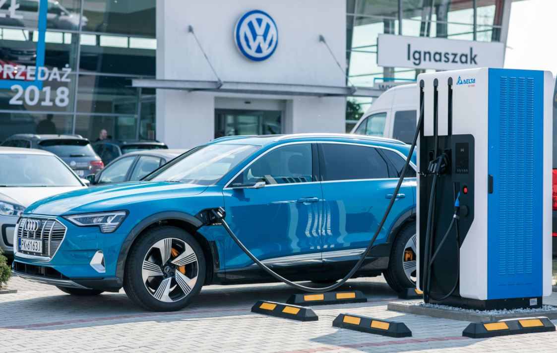 Odbojnica gumowa czarno żółta 90 cm z śr – stacja ładowania EV | Arinea