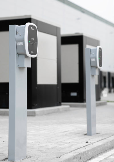 Podest Enelion Wallbox Duo – stacja ładowania EV | Arinea