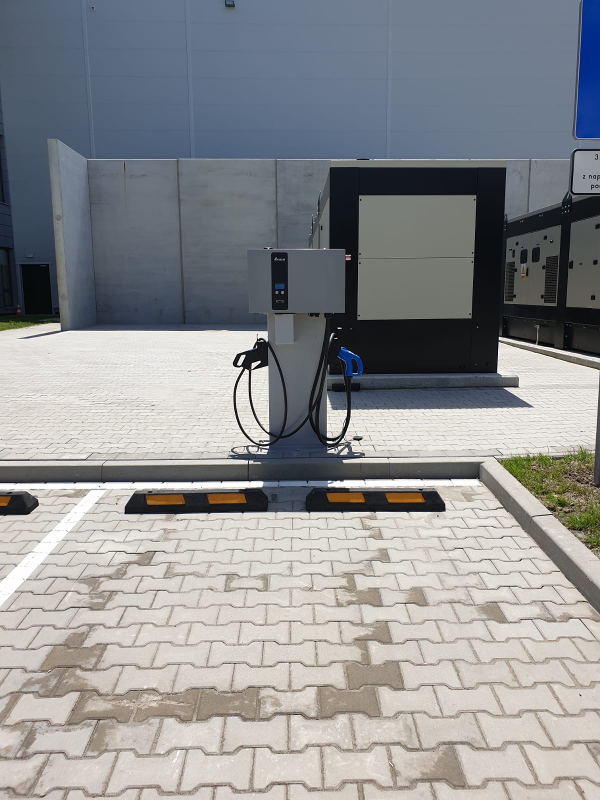 Podest Delta DC Wallbox 25kW 25kW – stacja ładowania EV | Arinea