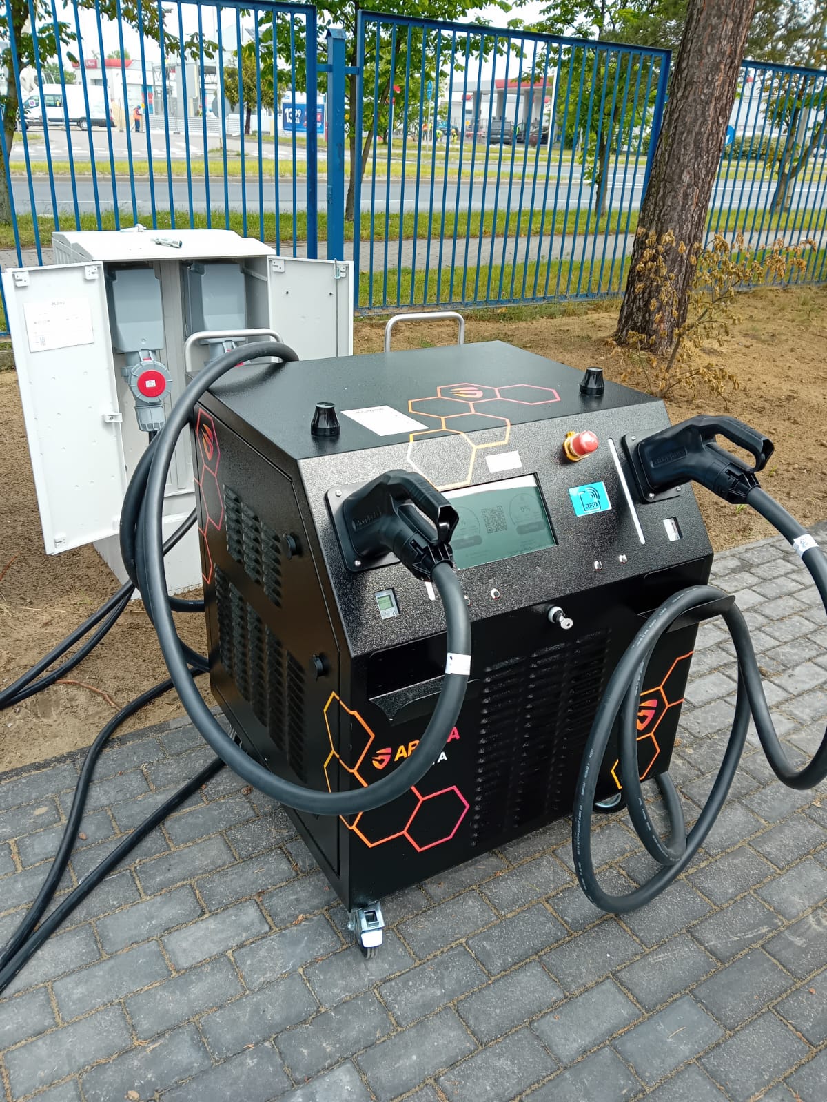 Przenośna stacja ładowania Arinea Ultron Way DC (CCS, 30–120 kW)